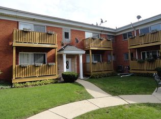8419 W Dempster St #A, Niles, IL 60714