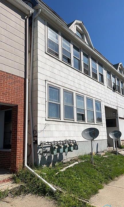 1st image of 2132 Broadway St