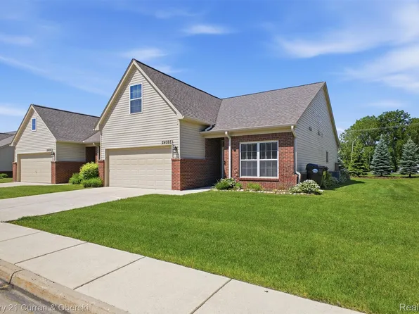 24066 Hemlock Dr, Flat Rock, MI 48134