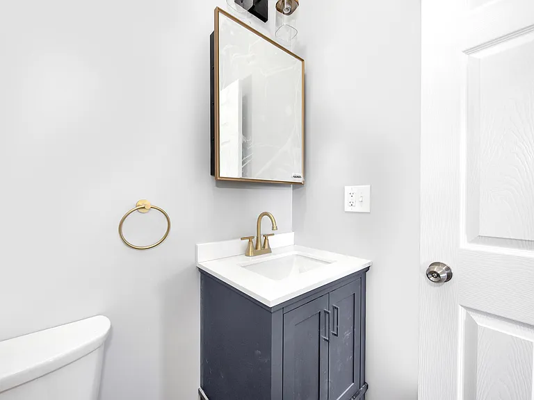 29 Lambert St #4 — Photo 4