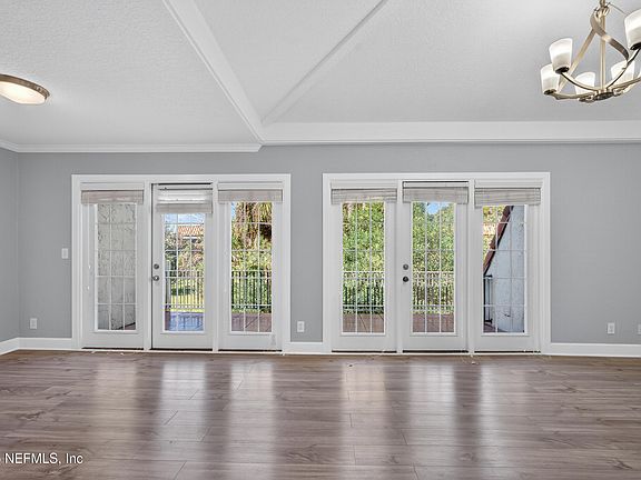 3rd image of 3913 MISSION Drive #4
