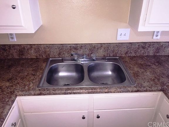 5th image of 905 N Vineyard Ave APT B