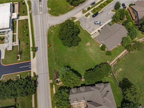 N Castlewood Ln #3, Springdale, AR 72764