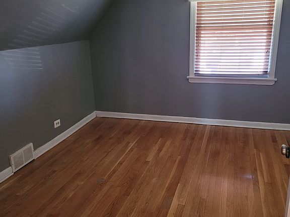 4th image of 3440 N Oleander Ave