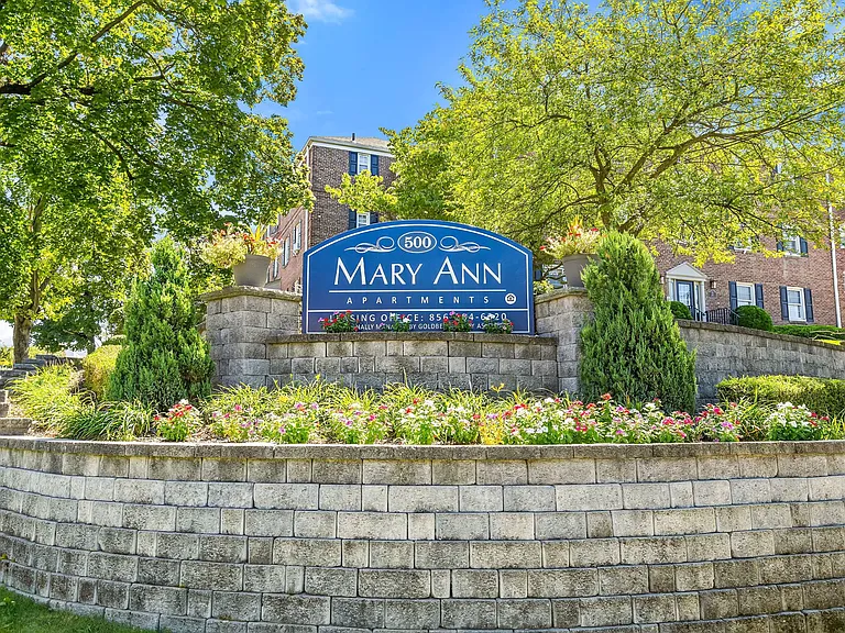 Mary Ann Apartments — Photo 11