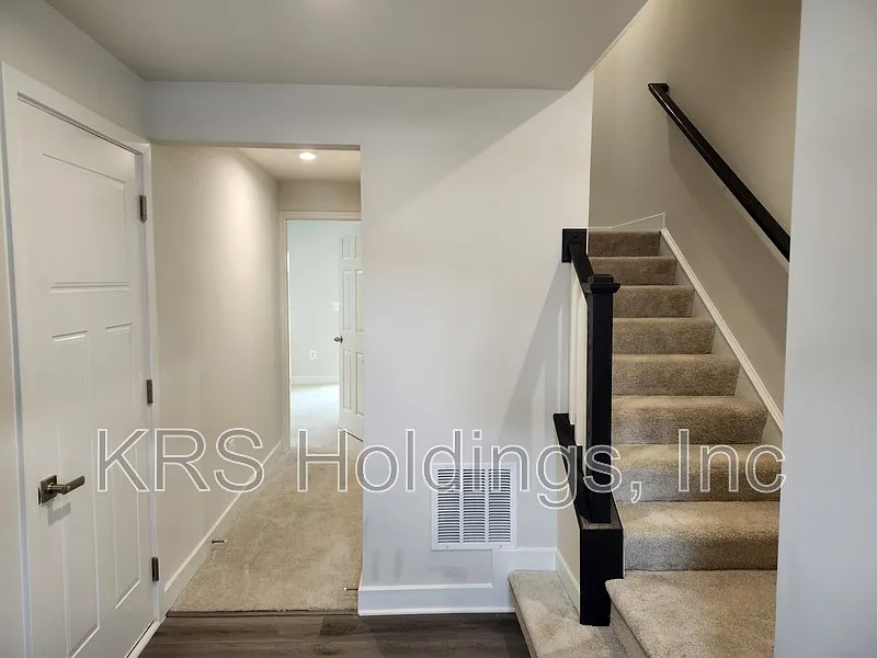 4 bed, 3.5 bath, 1758 sqft, $2,095 — Photo 4
