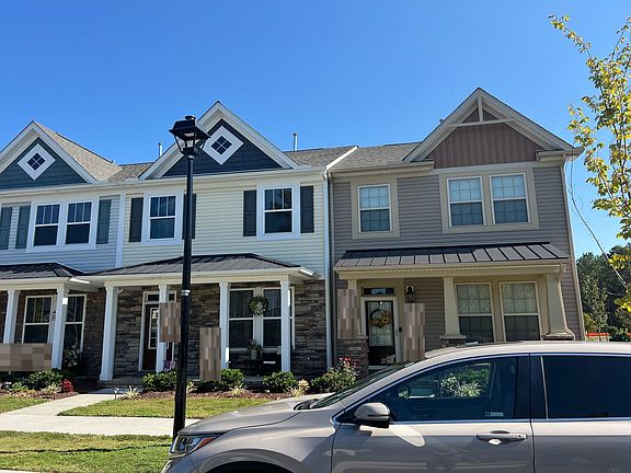 2nd image of 1404 Waltham Ln