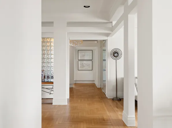 911 Park Avenue image 3 of 17