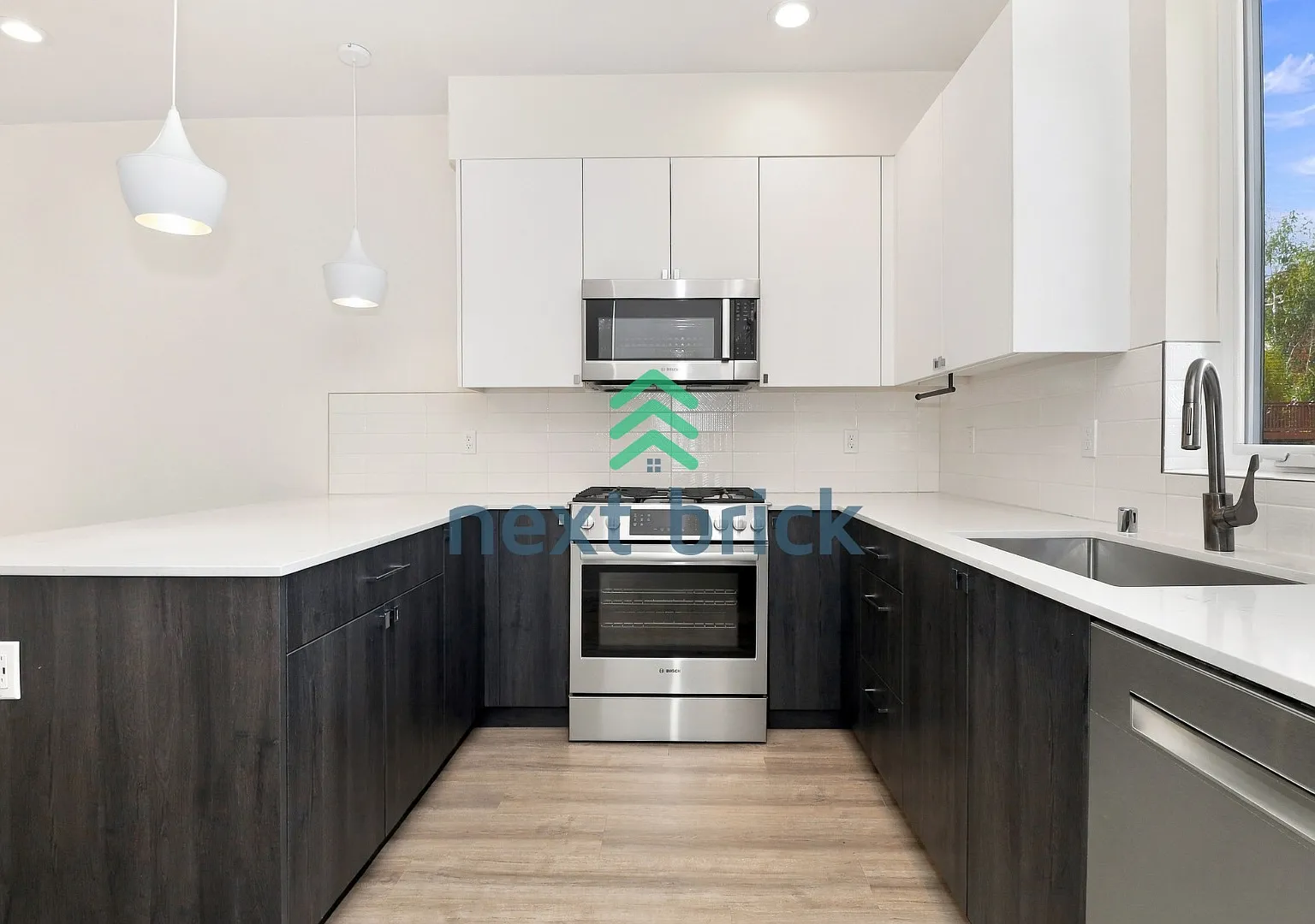 "Modern 2-Bedroom, 2-Bath Magnolia Townhome with Rooftop Deck, Views, A/C & Dedicated Parking" — Photo 3
