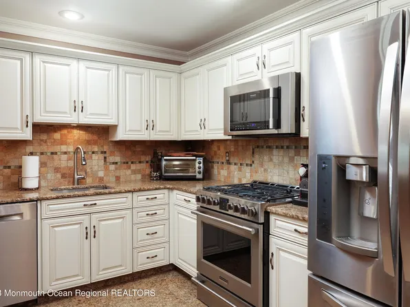 104 Wedgewood Circle, Belford, NJ 07718