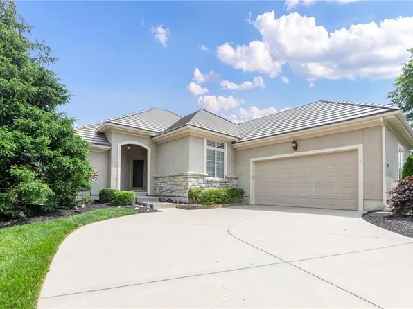 9946 Fountain Cir, Lenexa, KS 66220