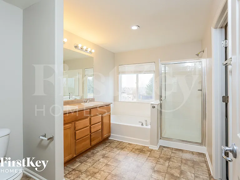 13827 Ivanhoe St — Photo 10