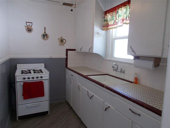 4th image of 3011 10th Ave N