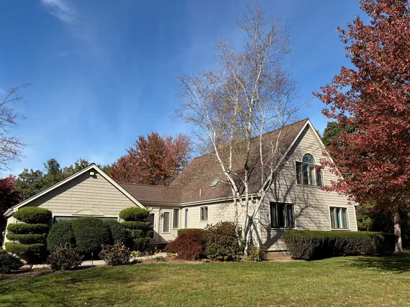 12 Amanda Rd, Assonet, MA 02702