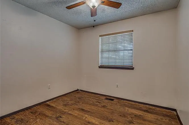 801 Robin Hill Rd — Photo 17