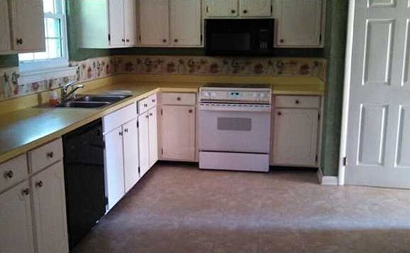 5th image of 8267 Oxford Dr