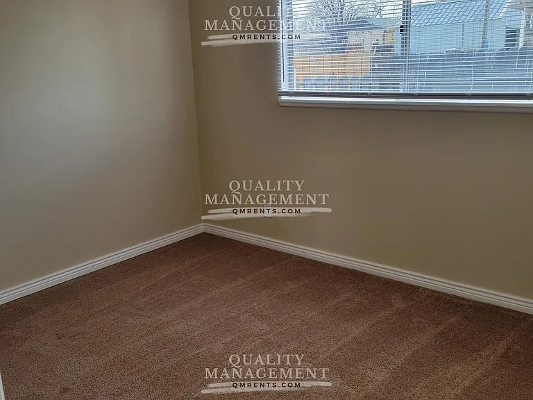 121 W Louisiana Ave — Photo 9