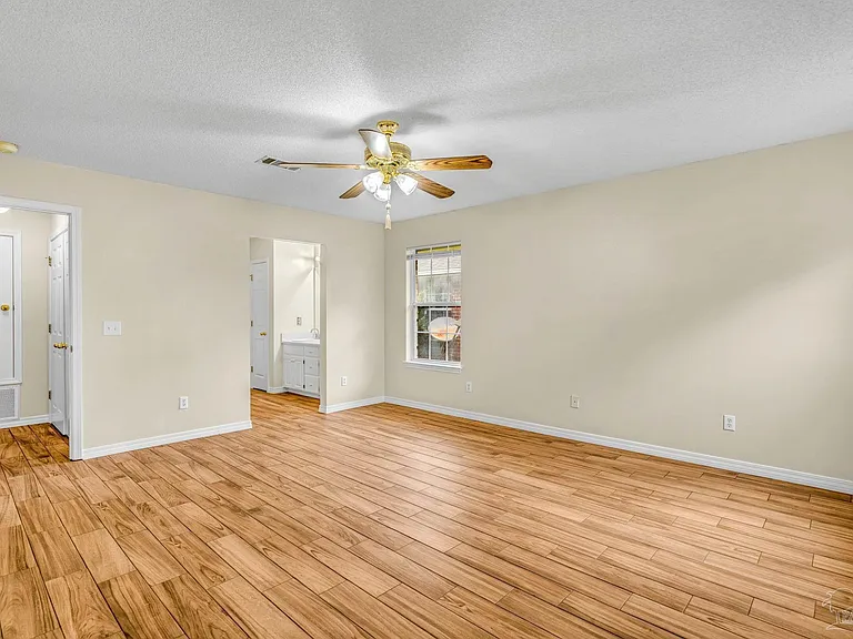 21 Easton St — Photo 11
