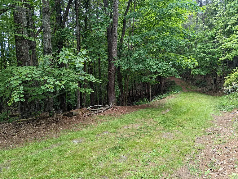 122 Laurel Manor Ln #B — Photo 9