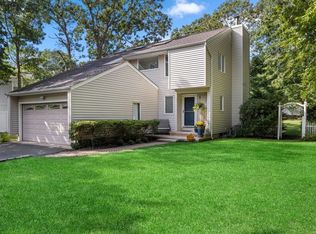 92 Springville Rd, Hampton Bays, NY 11946