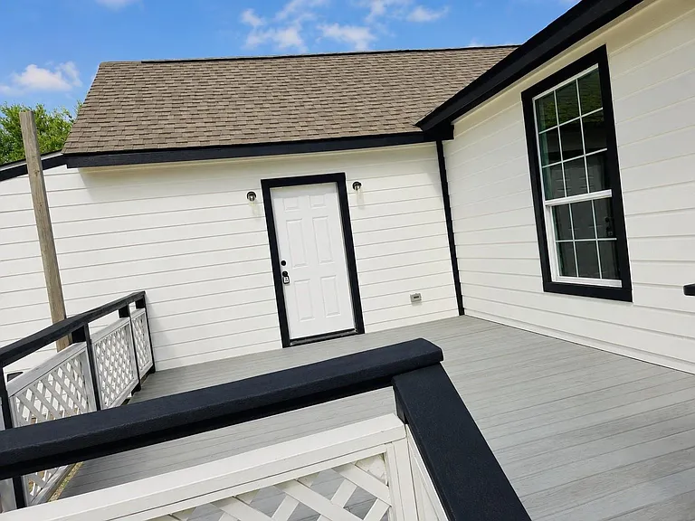 5403 Avenue Q 1/2 — Photo 2