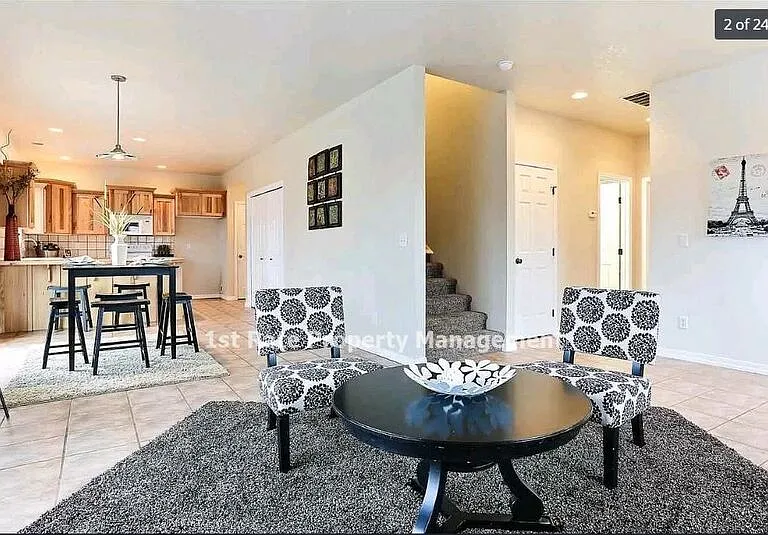 828 W Rollins St — Photo 2