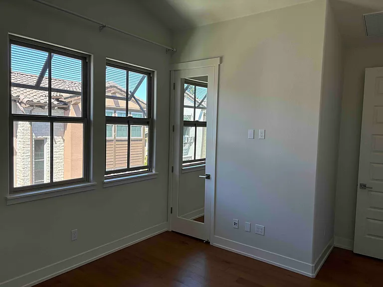 2343 Toledo Ter — Photo 2