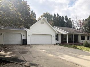 5711 Michael Dr NE, Cedar Rapids, IA 52411