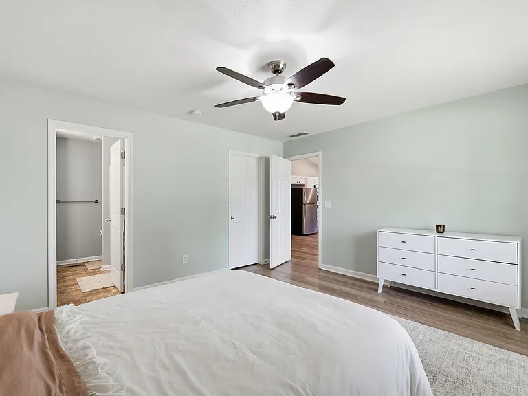 606 Kent St — Photo 14