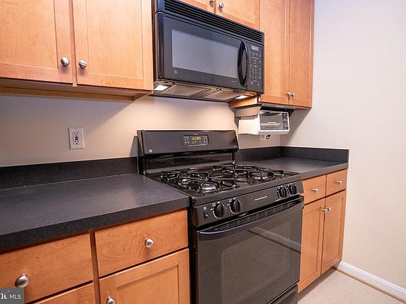 2nd image of 4860 Eisenhower Ave Unit 282
