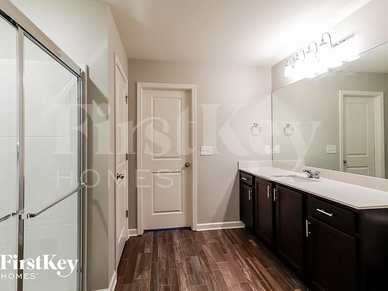 115 Bennett Ct — Photo 8