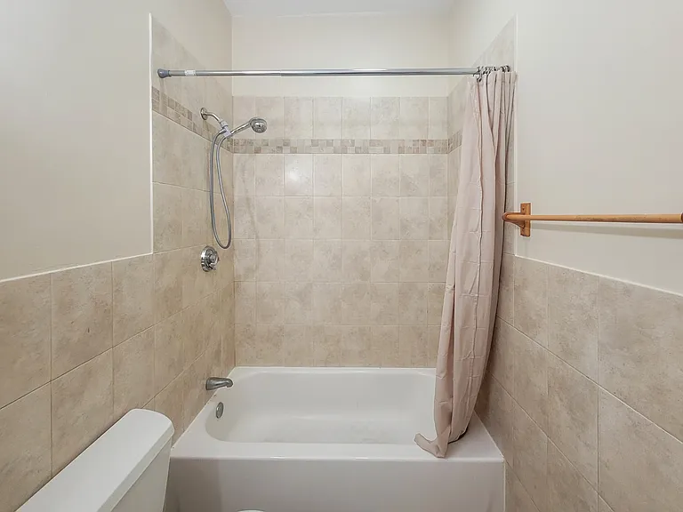 338 Warren St #5 — Photo 1