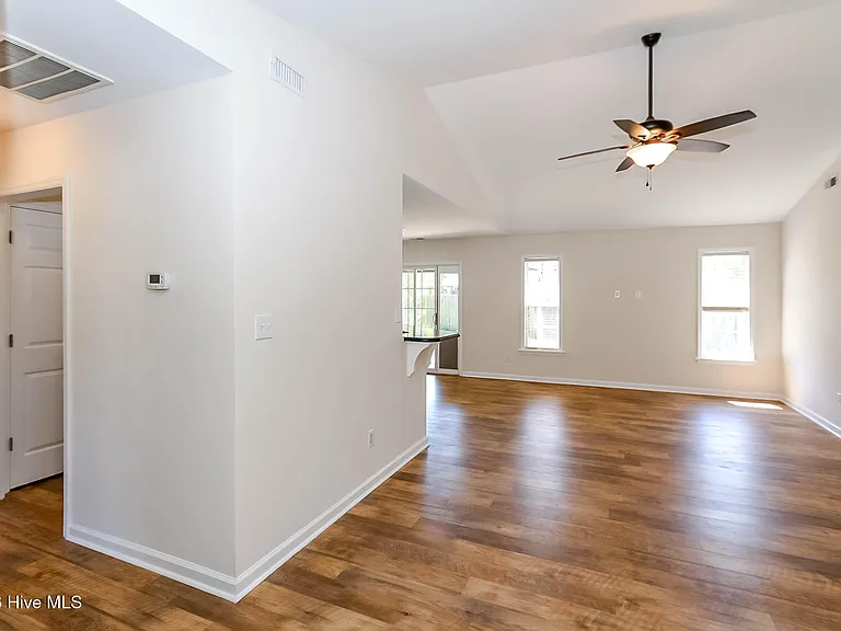 3503 Mandy Ln — Photo 8