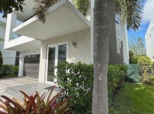 7515 NW 97th Ct, Doral, FL 33178