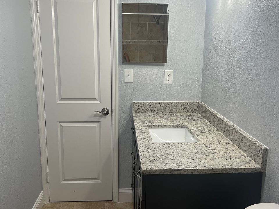 1st image of 1005 E 32nd Ave