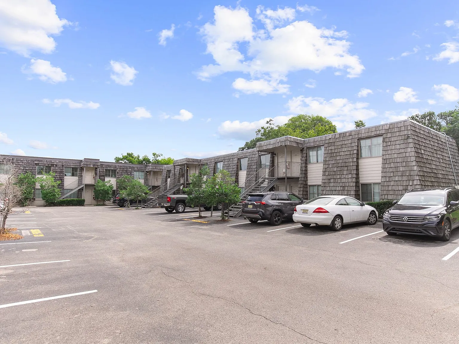 Linridge Apartments — Photo 4