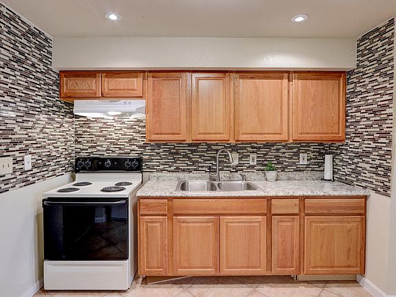 5th image of 606 W 13th St