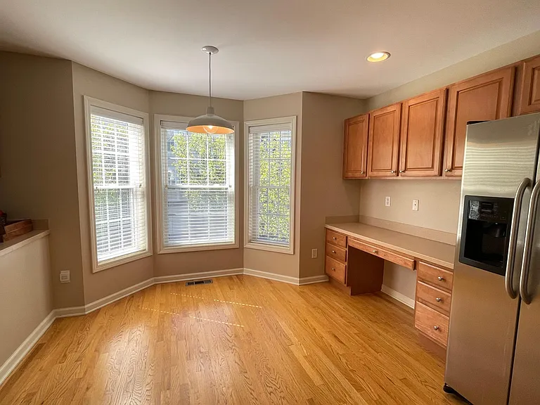 1703 Briar Woods Ln — Photo 3