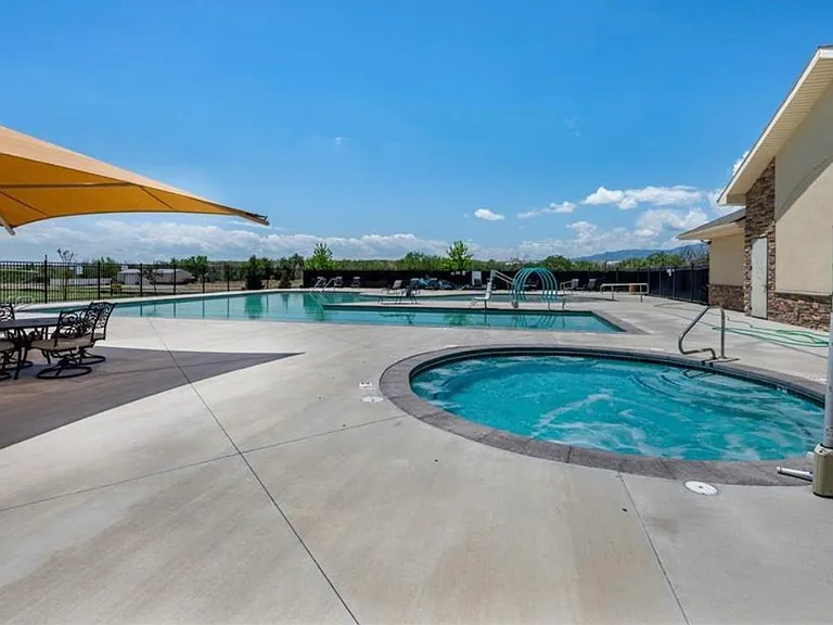 7567 Benecia Dr — Photo 37