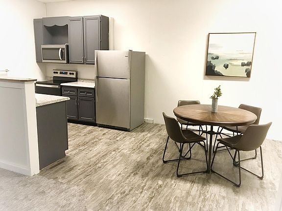 4th image of 48589 Main St #4