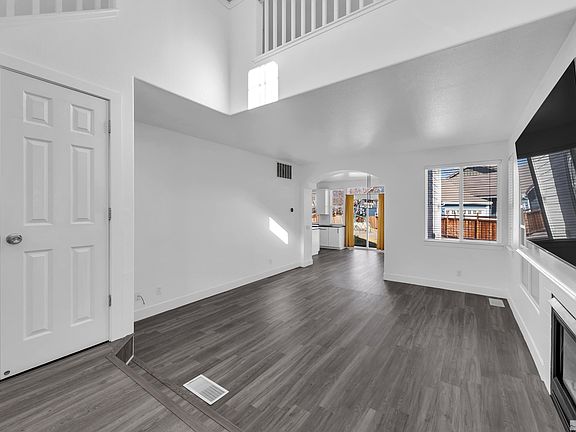 4th image of 3094 Grand Island Ct