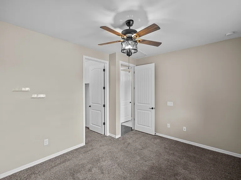 16001 N Columbus Blvd — Photo 36