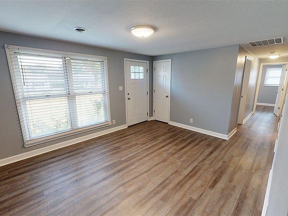 3rd image of 241 Iroquois Dr