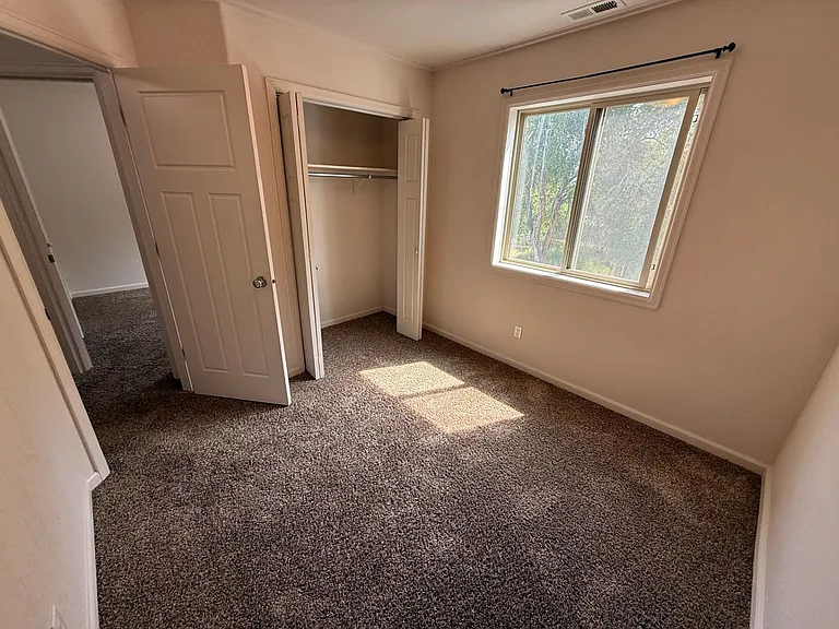 418 W Pershing — Photo 42