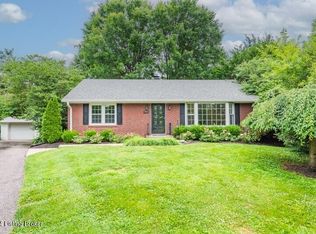 701 Victoria Pl, Windy Hills, KY 40207