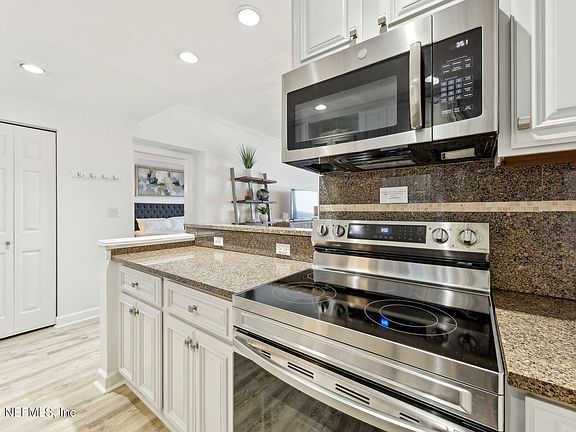 5th image of 241 SANDCASTLES Court