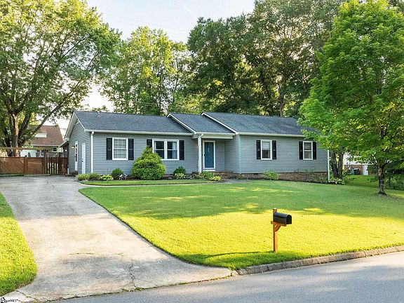 3rd image of 7 Crowndale Ct