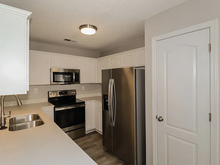 9137 Cinderhill Cv E — Photo 9