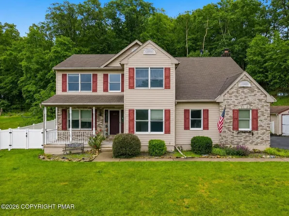 4017 Crest View Dr, Stroudsburg, PA 18360