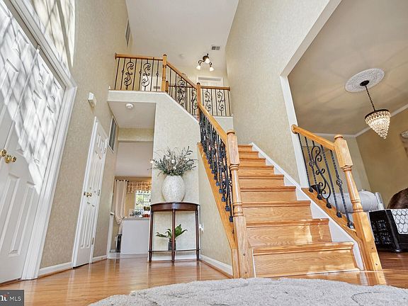 3rd image of 8631 Airwick Ln